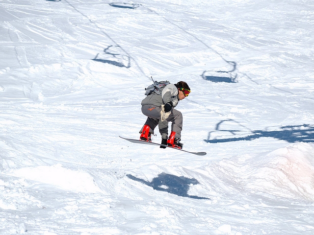 snowboard realizandos salto